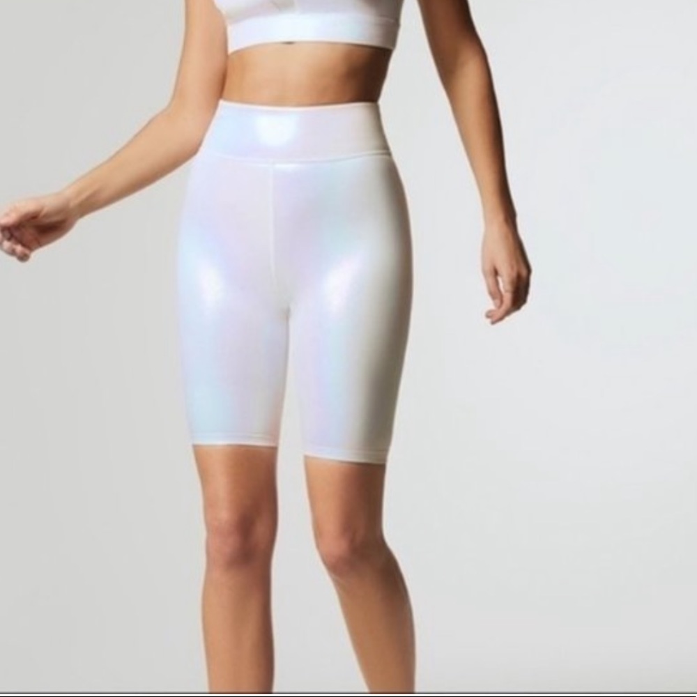 Carbon38 | Luminous Pearl Bike Shorts NWT Size Medium RARE